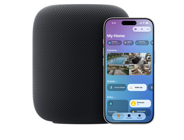 在午夜暗色 HomePod 旁邊有一部 iPhone，螢幕顯示家居 app 的 My Home 用户介面