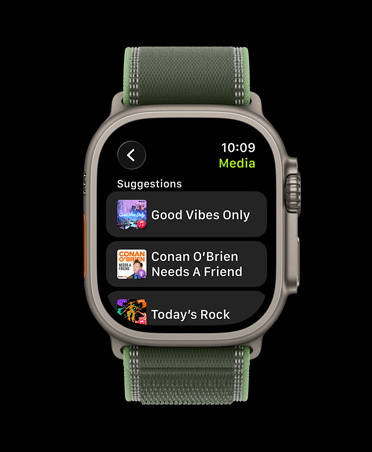 Apple Watch Ultra 3, титанов корпус, натурален цвят, Apple Music, плейлист за тренировка, функции за контрол, предишна песен, следваща песен, пауза, каишка Trail Loop в зелен/неонов цвят