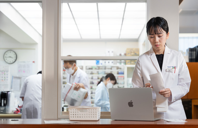 A tecnologia Apple ajuda a simplificar as operações e a reduzir o tempo que os funcionários gastam com tarefas administrativas.