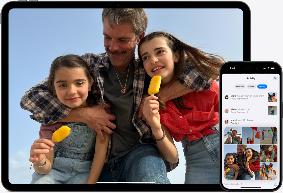 iPad und iPhone Displays mit iCloud Fotos, auf denen ein Vater mit seinen beiden Töchtern am Strand zu sehen ist