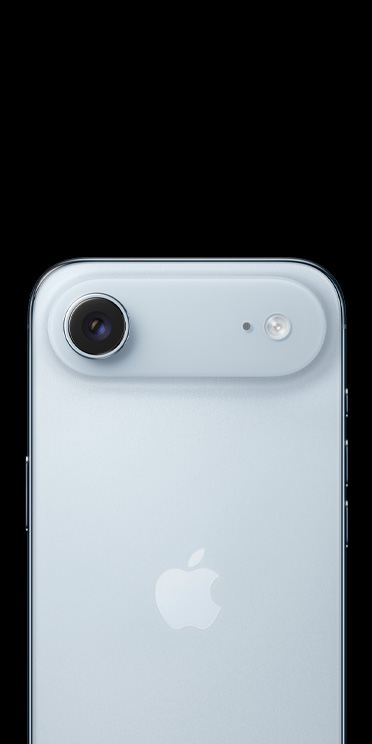 Kosminės juodos spalvos „iPhone Air“, juodas korpusas, kuriuo demonstruojama pažangi dviejų kamerų sistema, objektyvas „du viename“, „LiDAR“, blykstė ir mikrofonas