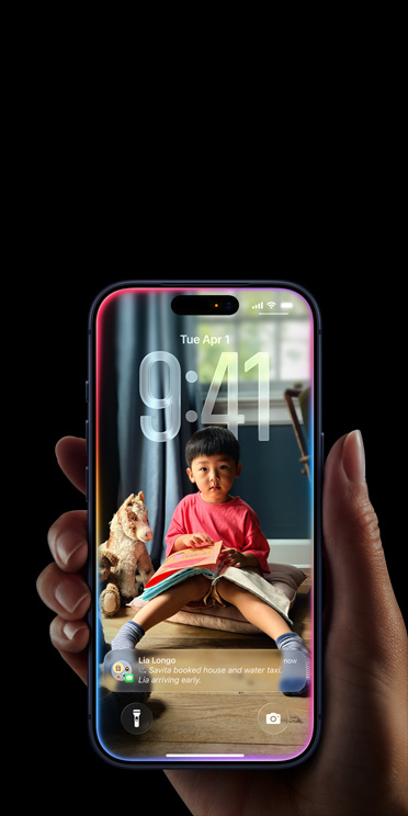 „iPhone“ ekranas, viso ekrano dizainas su „iOS 26“ ir „Liquid Glass“.